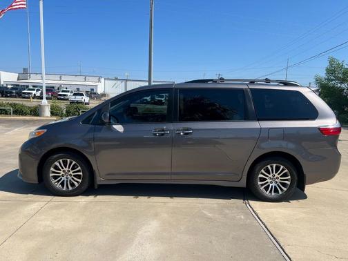 2019 Toyota Sienna L