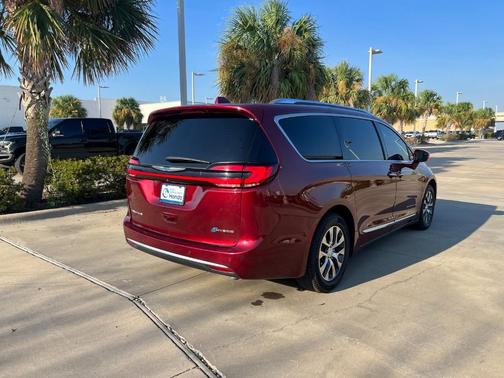 2021 Chrysler Pacifica Hybrid Pinnacle