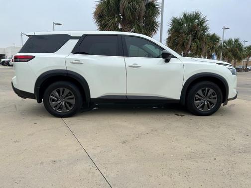 2023 Nissan Pathfinder S