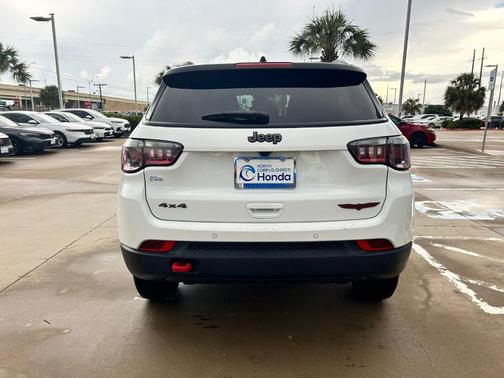 Bright White Clearcoat 2025 Jeep Compass Trailhawk