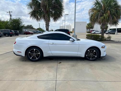 2022 Ford Mustang EcoBoost