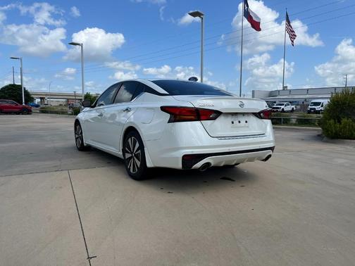 2022 Nissan Altima 2.5 SV