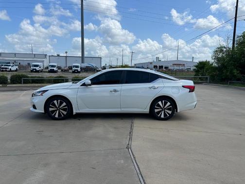 2022 Nissan Altima 2.5 SV