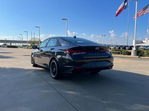 2021 Hyundai ELANTRA SEL