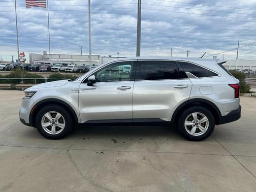 2022 Kia Sorento LX