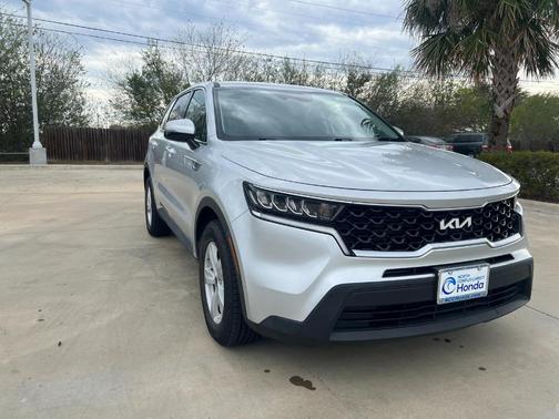 2022 Kia Sorento LX