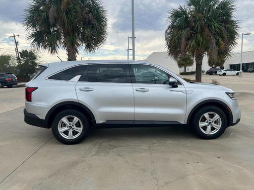 2022 Kia Sorento LX