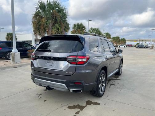 2023 Honda Pilot Elite