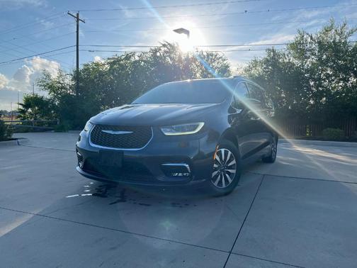 2021 Chrysler Pacifica Hybrid Touring L