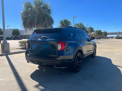 2023 Ford Explorer ST-Line