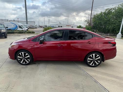 2022 Nissan Versa 1.6 SR