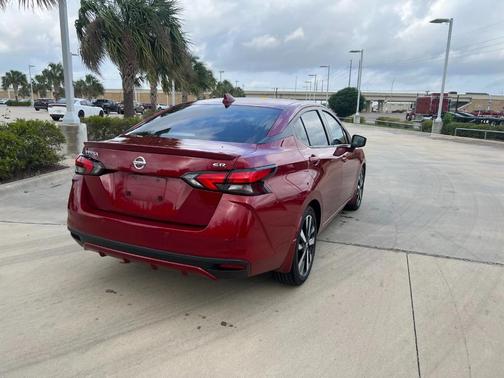 2022 Nissan Versa 1.6 SR