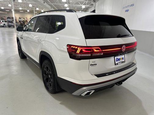 2025 Volkswagen Atlas 2.0T Peak Edition