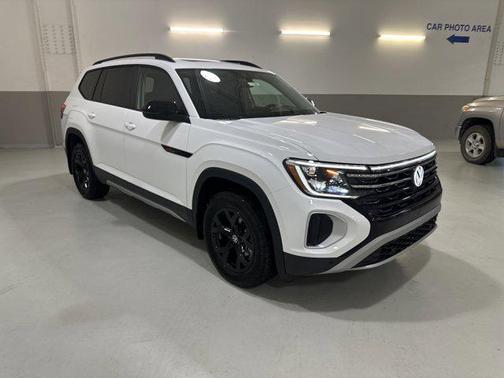 2025 Volkswagen Atlas 2.0T Peak Edition