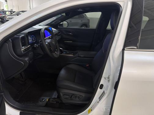 Oxygen White 2025 Toyota Crown Limited