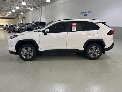 2025 Toyota RAV4 Hybrid XLE