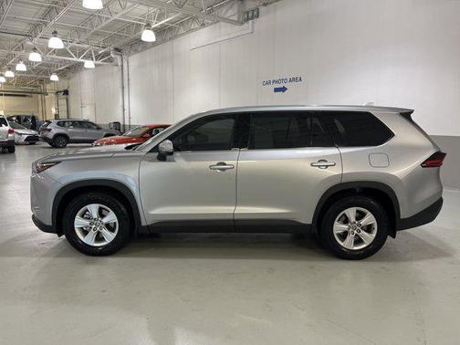 2025 Toyota Highlander LE