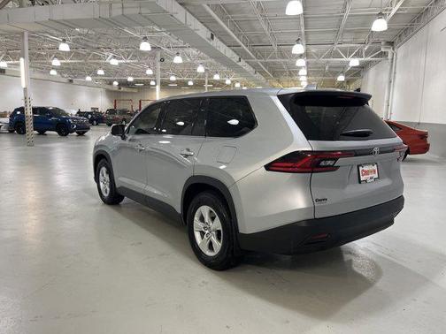2025 Toyota Highlander LE