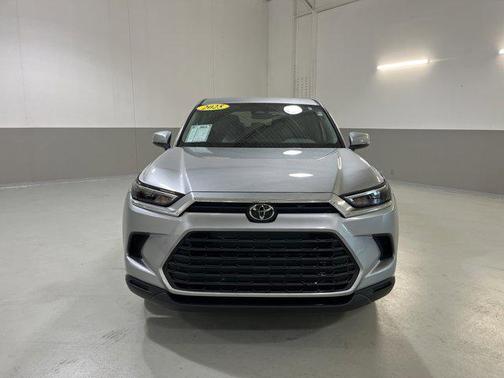 2025 Toyota Highlander LE
