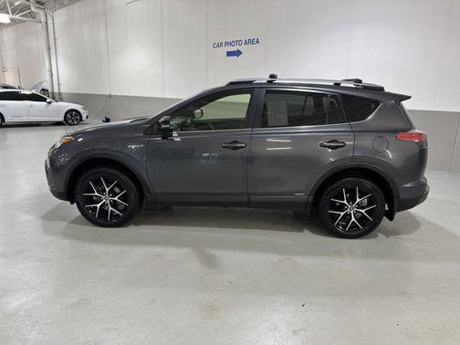 2018 Toyota RAV4 Hybrid SE