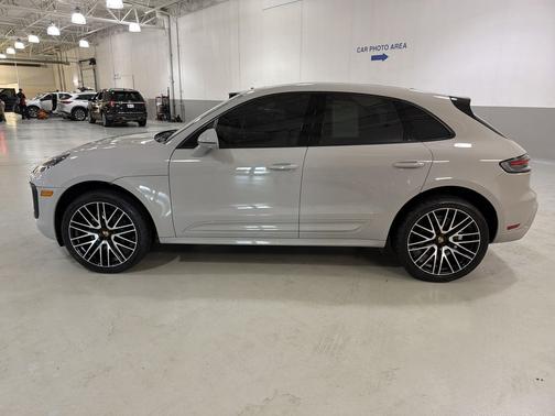 Puddy 2024 Porsche Macan Macan