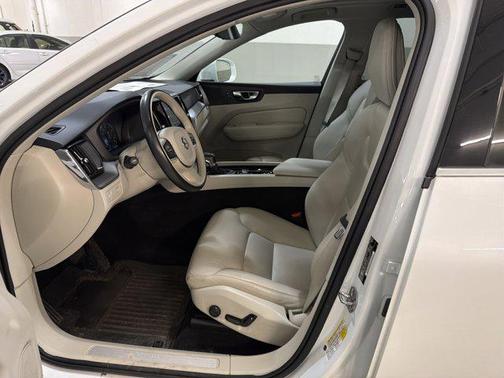 2020 Volvo XC60 T5 Momentum
