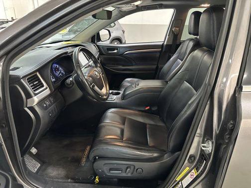 2017 Toyota Highlander SE
