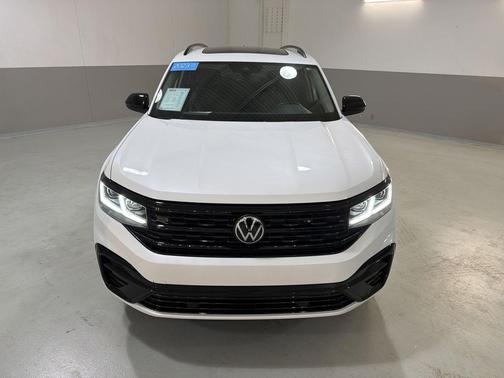 Opal White Pearl 2023 Volkswagen Atlas 3.6L SEL