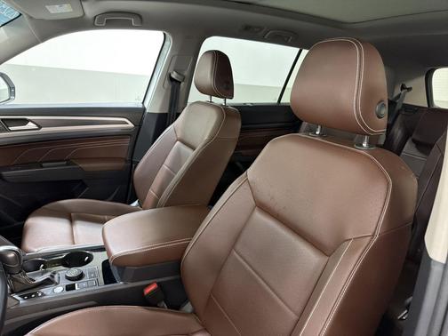 Opal White Pearl 2023 Volkswagen Atlas 3.6L SEL