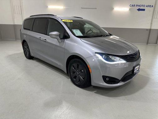 2019 Chrysler Pacifica Hybrid Touring L