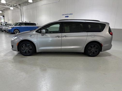 2019 Chrysler Pacifica Hybrid Touring L