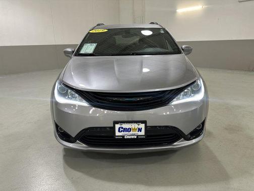 2019 Chrysler Pacifica Hybrid Touring L