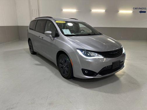 2019 Chrysler Pacifica Hybrid Touring L