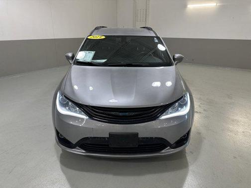 2019 Chrysler Pacifica Hybrid Touring L