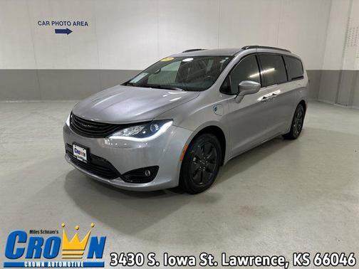 2019 Chrysler Pacifica Hybrid Touring L