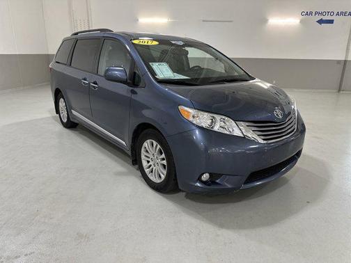 2017 Toyota Sienna XLE