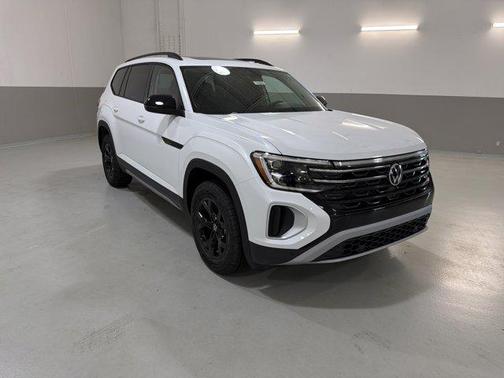opal white pearl 2026 Volkswagen Atlas Peak Edition
