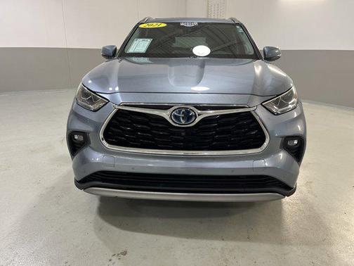 2021 Toyota Highlander Hybrid Platinum