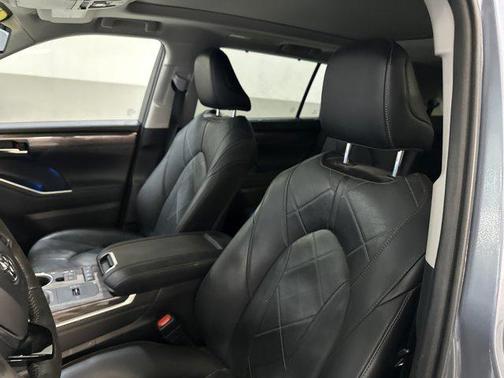 2021 Toyota Highlander Hybrid Platinum