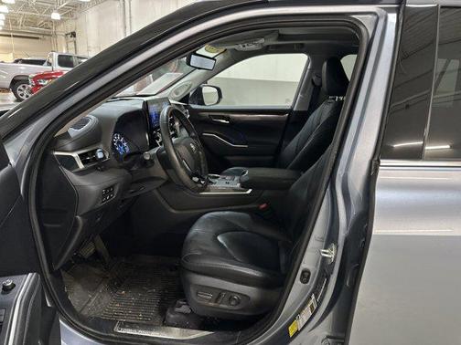 2021 Toyota Highlander Hybrid Platinum