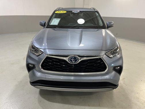 2021 Toyota Highlander Hybrid Platinum