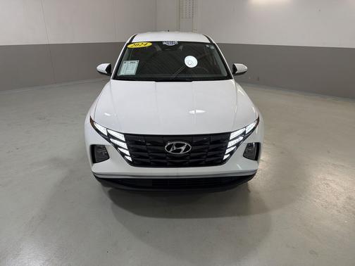 White Pearl 2024 Hyundai TUCSON SE