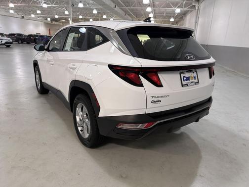 White Pearl 2024 Hyundai TUCSON SE
