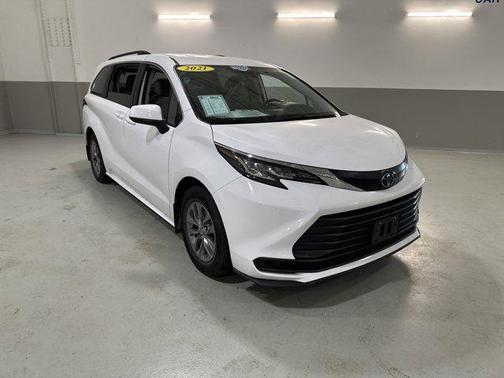 2021 Toyota Sienna LE