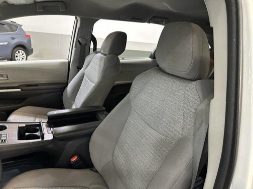 2021 Toyota Sienna LE