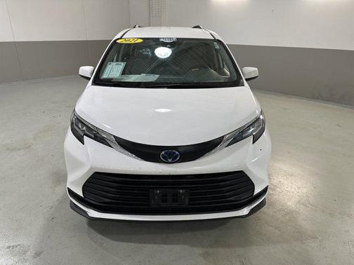2021 Toyota Sienna LE