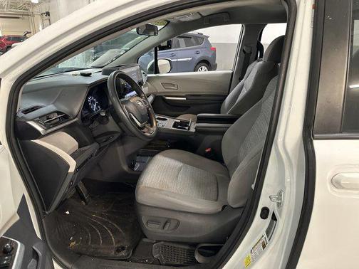 2021 Toyota Sienna LE