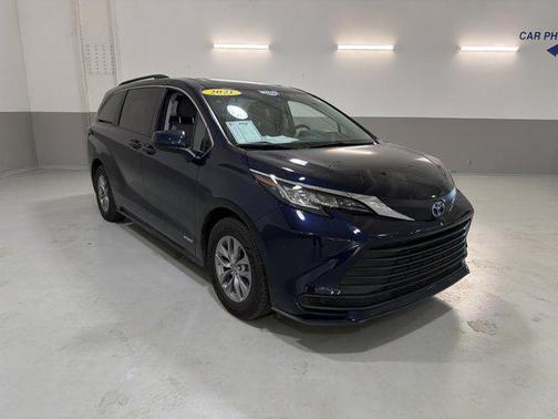 2021 Toyota Sienna LE
