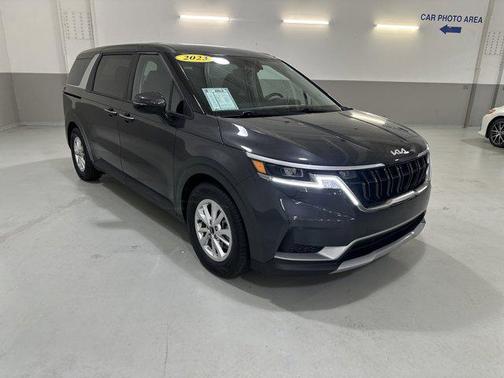 2023 Kia Carnival LX