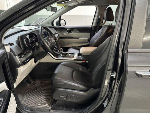 2023 Kia Carnival LX
